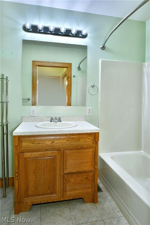 Tiny photo for 275 Glendola Avenue NW, Warren, OH 44483 (MLS # 5256949)