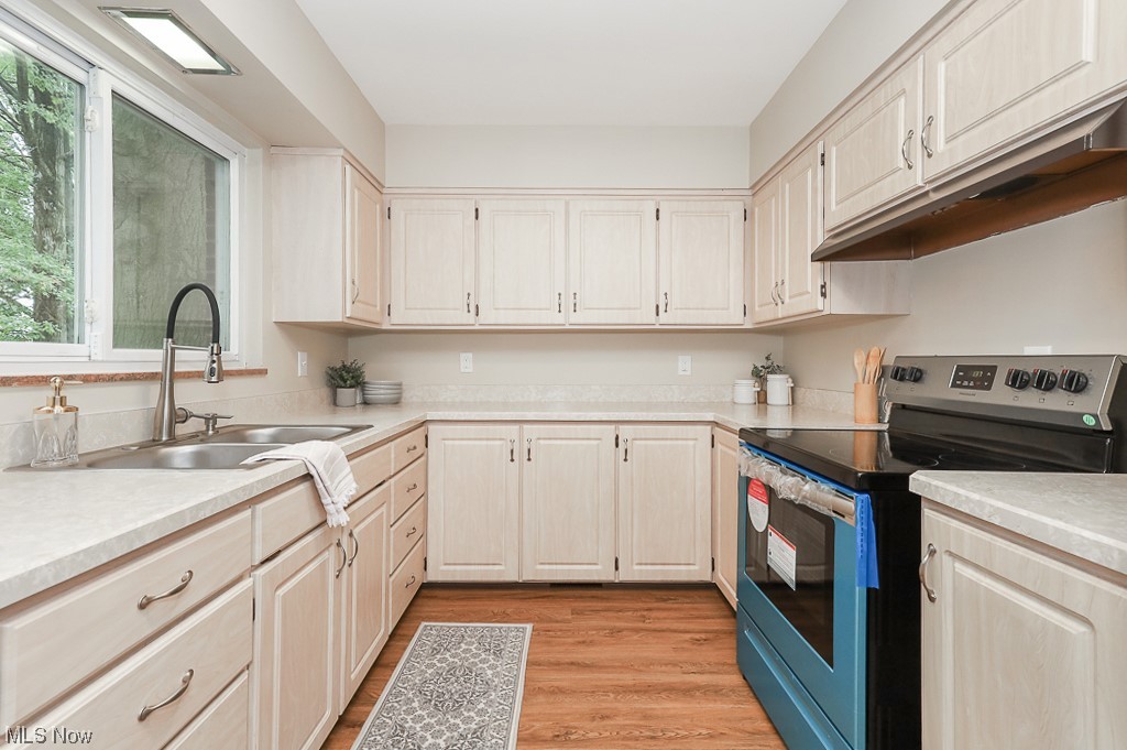 Landy L Eavensons - Residential