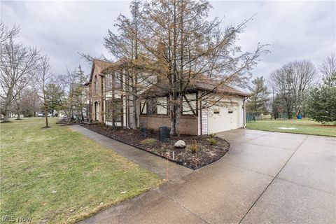 Tiny photo for 10037 Jamestown Drive, North Royalton, OH 44133 (MLS # 5188090)