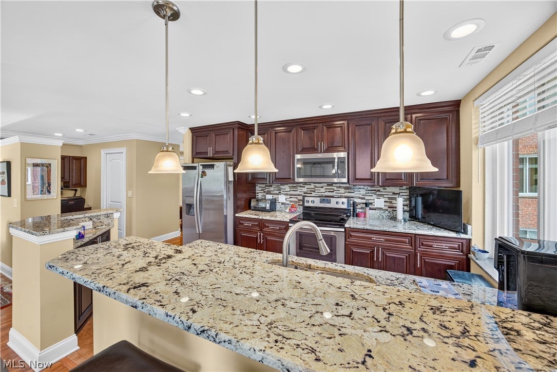 19425 Van Aken Boulevard 302