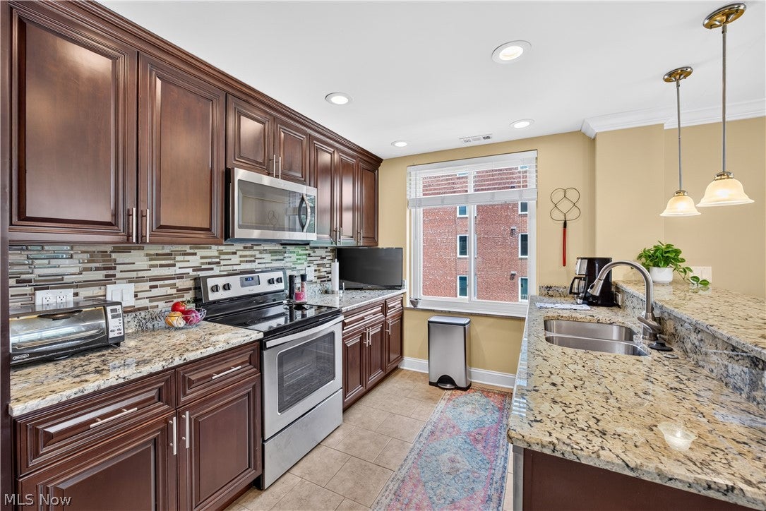 19425 Van Aken Boulevard 302
