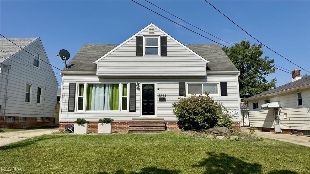 Discover this charming home featuring a spacious deck perfect for relaxing or hosting gatherings, convenient first-floor bedrooms, and a beautifully renovated entertaining spaces. This primary suite boasts a generous walk-in closet, luxurious soaking tub, and his-and-her closets, offering comfort and style in every detail.