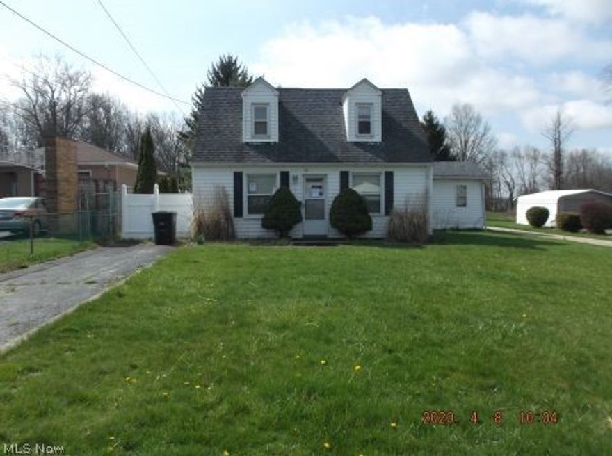 Priced to sell. 2 bedroom, 2.5 bath home. 1 car attached garage, 2 car detached garage. Large city lot.There is a play area in the detached garage and an above ground pool. Property to be sold via an online marketing event. To be Sold AS IS - NoDisclosures -Buyer responsible for due diligence, inquiry of all property information provided and property suitability for their intended
use..