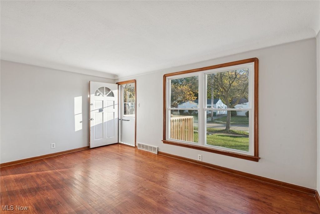 Photo of 5732 E 141st Street, Maple Heights, OH 44137 (MLS # 5169226)