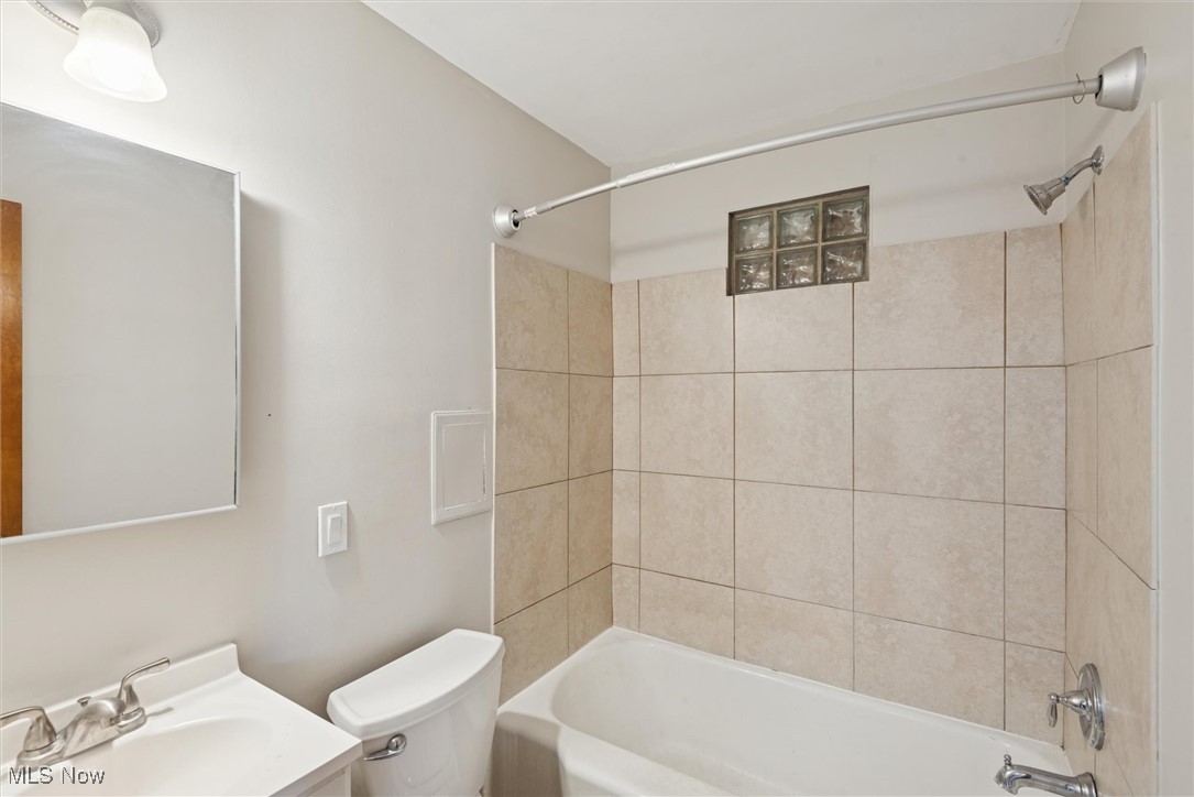 Ricardo Construction Companys - Residential Lease