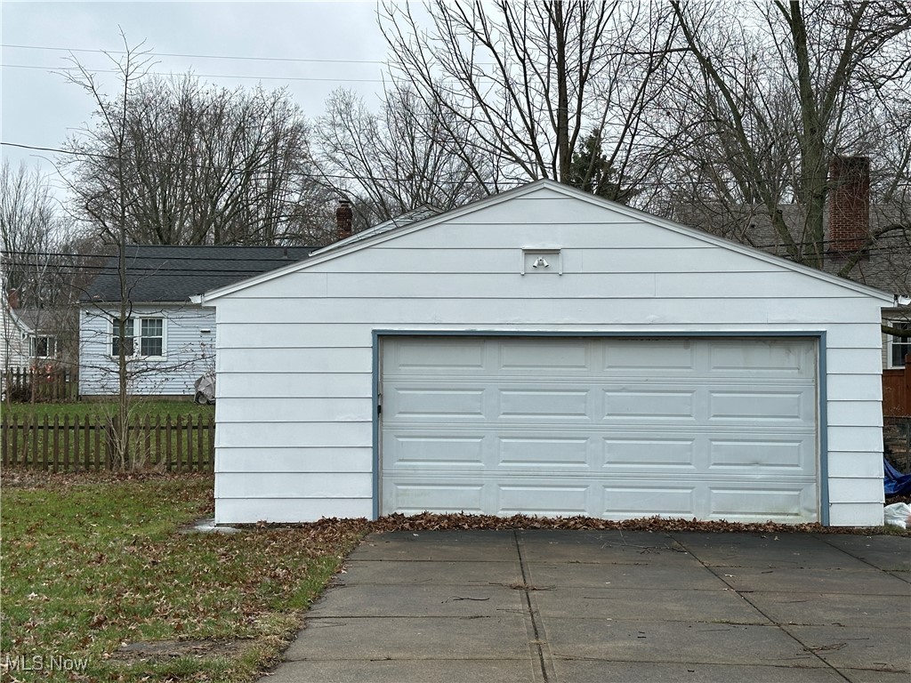 23625 Clifford Drive, North Olmsted, Ohio image 18