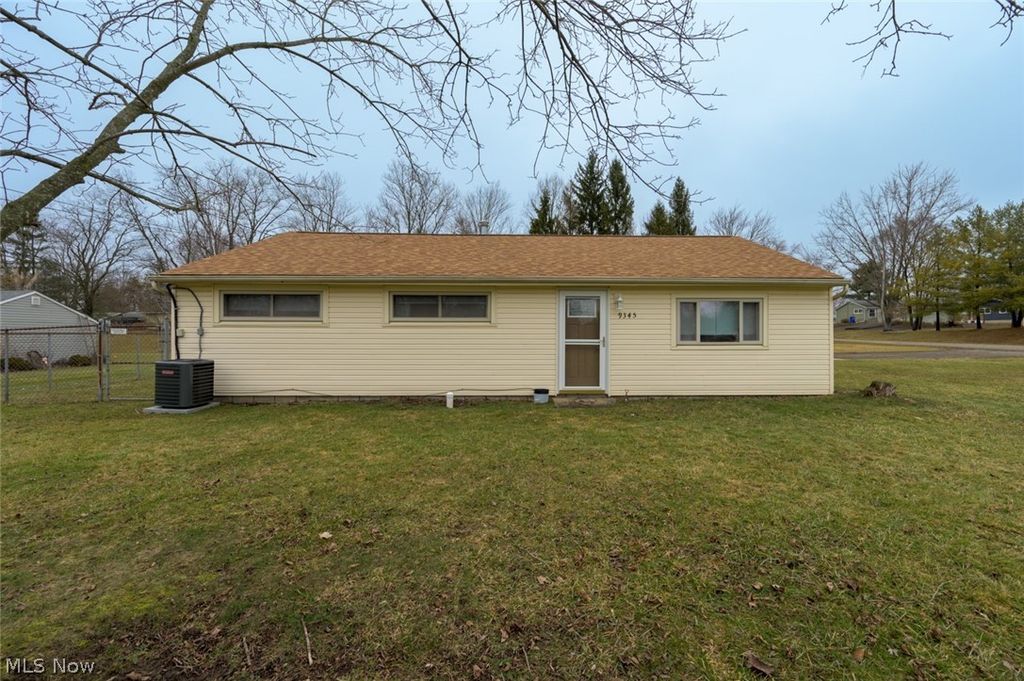 Photo of 9345 Briar Drive, Streetsboro, OH 44241 (MLS # 5189537)