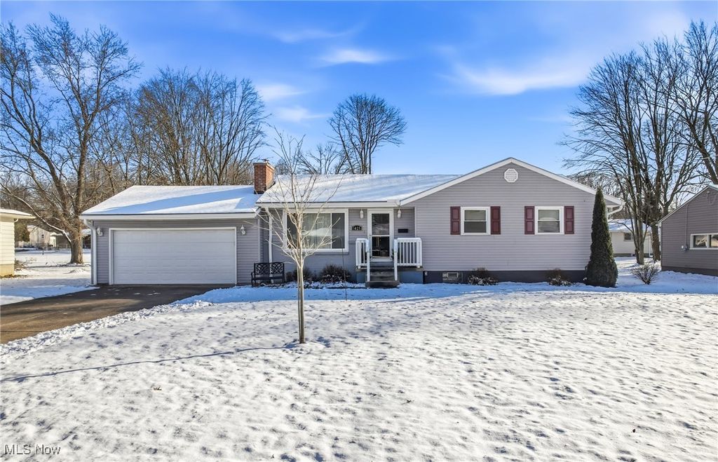 Photo of 3425 Bentwillow Lane, Youngstown, OH 44511 (MLS # 5175988)