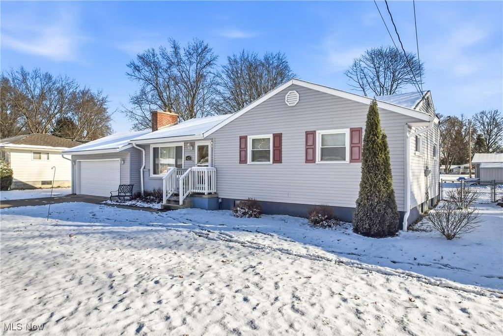 Photo of 3425 Bentwillow Lane, Youngstown, OH 44511 (MLS # 5175988)