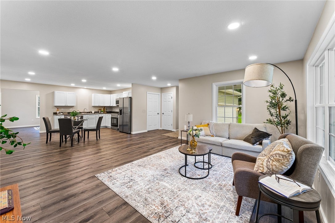 406 S Raccoon Road