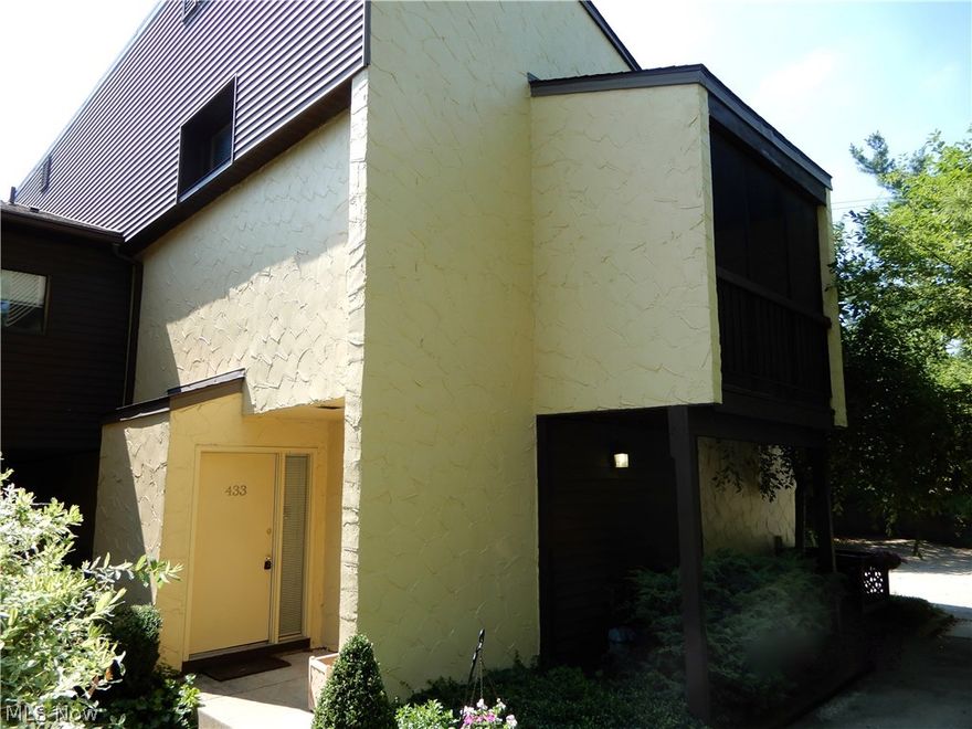 Carriage Style, 2 bedroom,2 bath end unit with balcony.  Featuring vaulted ceilings, eat-in kitchen, master bedroom en-suite with plenty of closet space and master bath, second bedroom could be used as an office and an oversized laundry room.  Close to the NatureRelm and Shopping.  This is a Fannie Mae Property.