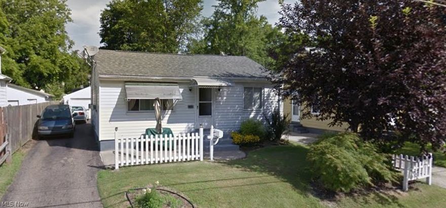 Darling ranch home in Cuyahoga Falls! Close to all the stores and restaurants on Front Street.