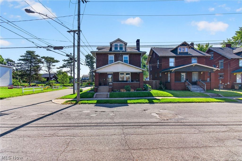 Photo of 140 Smith Avenue NW, Canton, OH 44708 (MLS # 5214514)