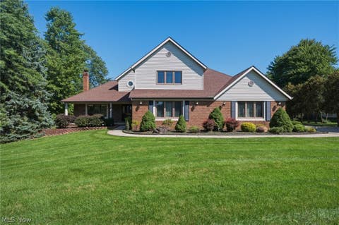 Homes For Sale - 9530 Rainbow Lane<br/> North Royalton, OH 44133