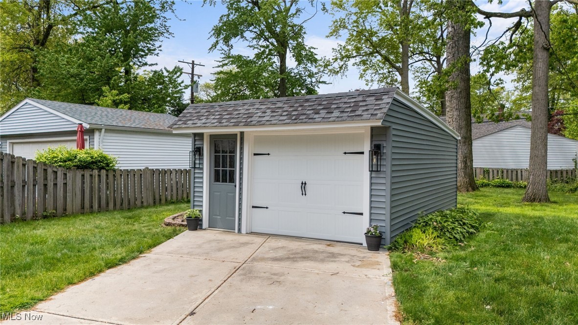 574 Huntmere Drive, Bay Village, Ohio image 25