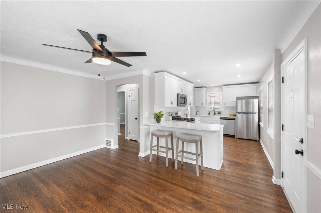 574 Huntmere Drive, Bay Village, Ohio image 4
