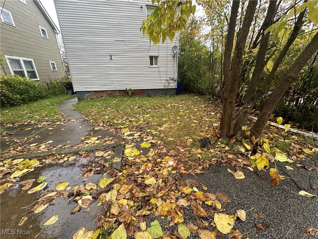 Photo of 13512 Edgewood Avenue, Cleveland, OH 44105 (MLS # 5178471)