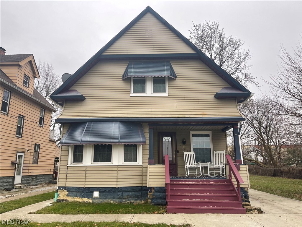 This beautiful, well maintained and updated west side home has much to offer! This home has 3 bedroom and 1.5 bath, an updated
kitchen, formal dining room, and a spacious layout throughout. This home includes an additional parcel next door and has quick access to I-90. The home is tenant occupied with tenants that would like to stay. Great home for investors or owner occupancy.
Includes extra lot.