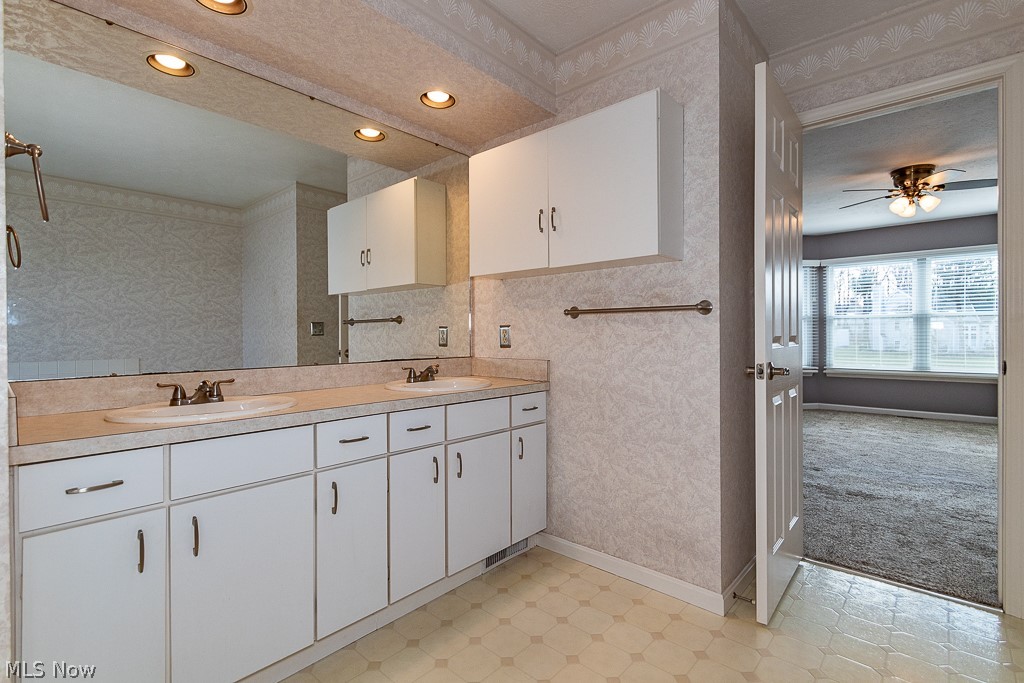 Woods Of Burlington - Residential