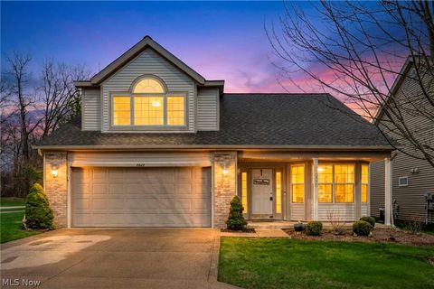 Condo For Sale - 2640 Edgebrook Crossing Xing<br/> Summit County, Twinsburg, OH 44087