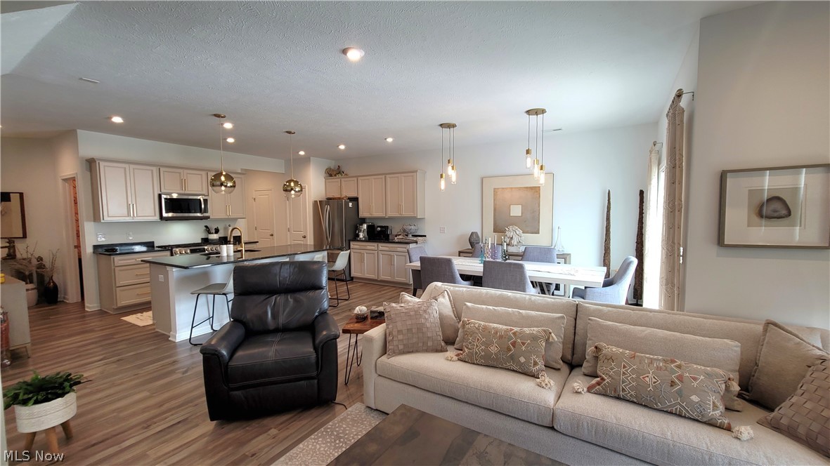 Renaissance Pk/Geauga Lake West- - Residential