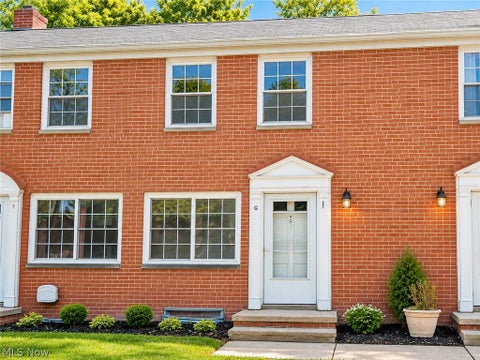 Condo For Sale - 422 Clearview Drive<br/> Cuyahoga County, Euclid, OH 44123