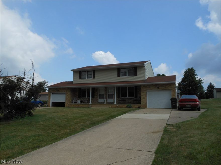 Well maintained duplex.  Quiet Jackson neighborhood.  Nice kitchens and baths.  Recent upgrades include: siding and doors 2012, garage doors 2012, basements waterproofed 2010.   7207 has new stove and refrigerator.  24 hr notice to tenants for showings.