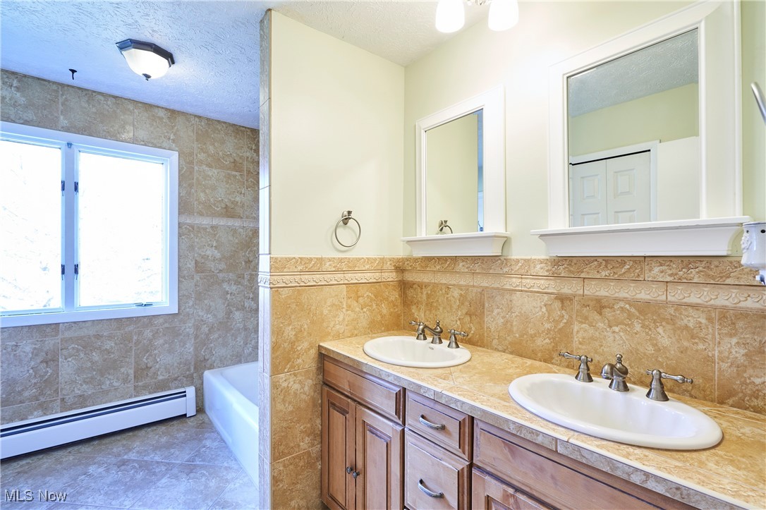 Chesterland, Ohio 44026, United States, 3 Bedrooms Bedrooms, ,3 BathroomsBathrooms,Residential,Active,230606