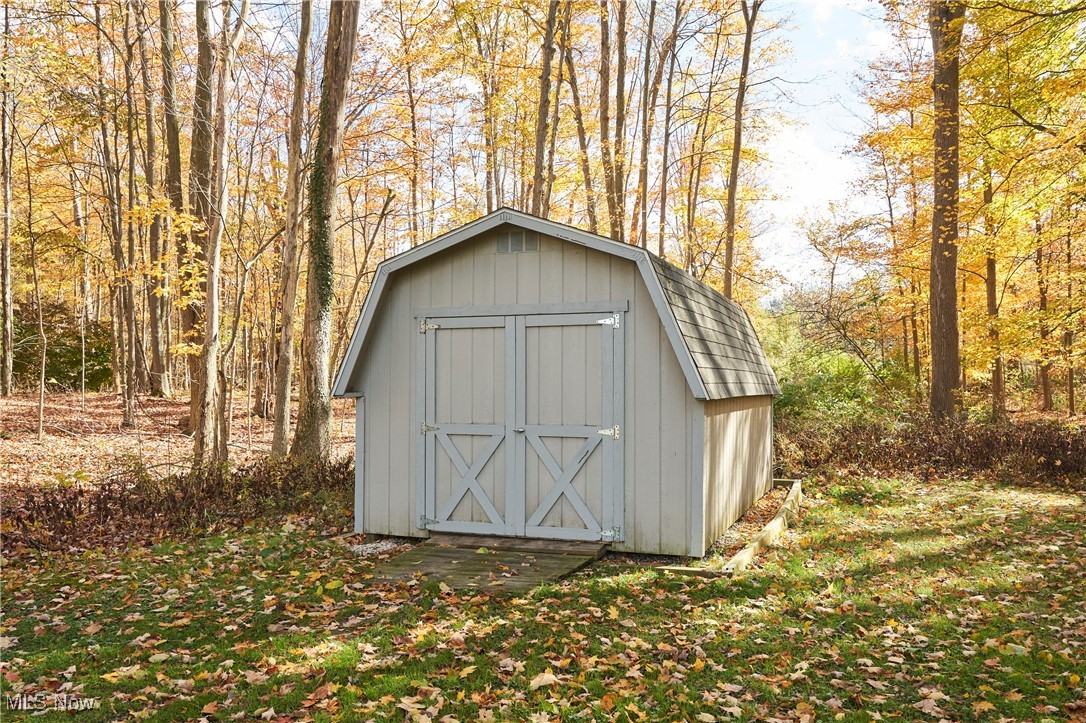 Chesterland, Ohio 44026, United States, 3 Bedrooms Bedrooms, ,3 BathroomsBathrooms,Residential,Active,230606