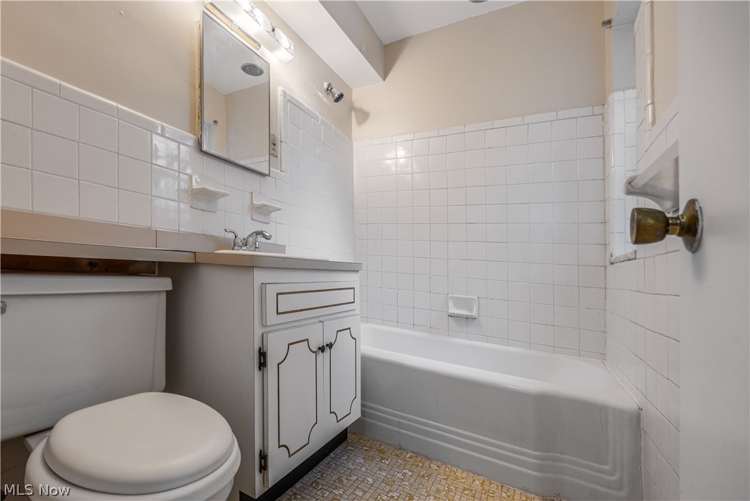 Royal Court Condos - Residential