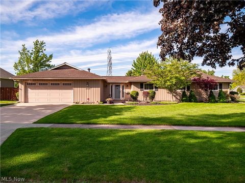 Photo of 609 Wyleswood Drive, Berea, OH 44017 (MLS # 5209925)