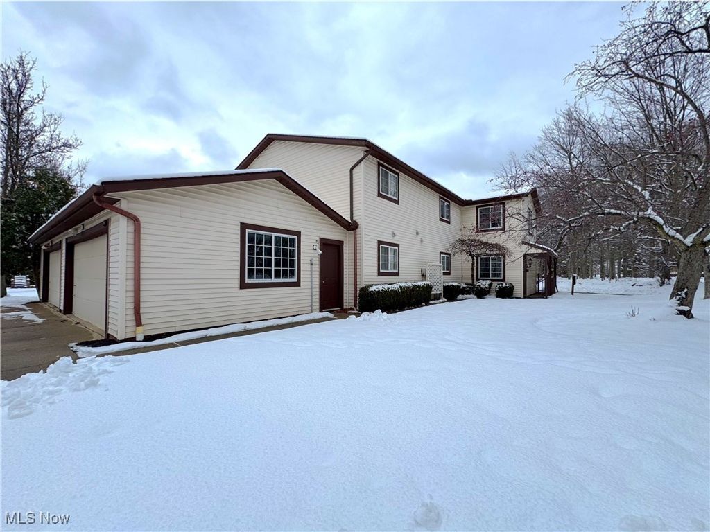 Photo of 237 Greenbriar Court, Euclid, OH 44143 (MLS # 5175300)