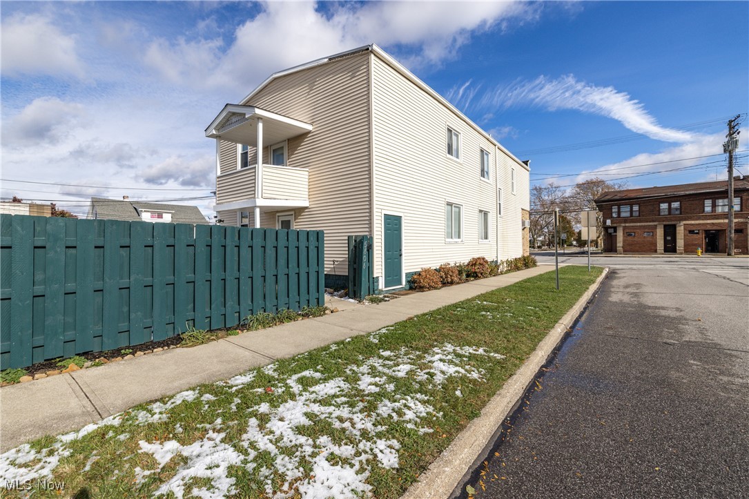 State View - Commercial Sale