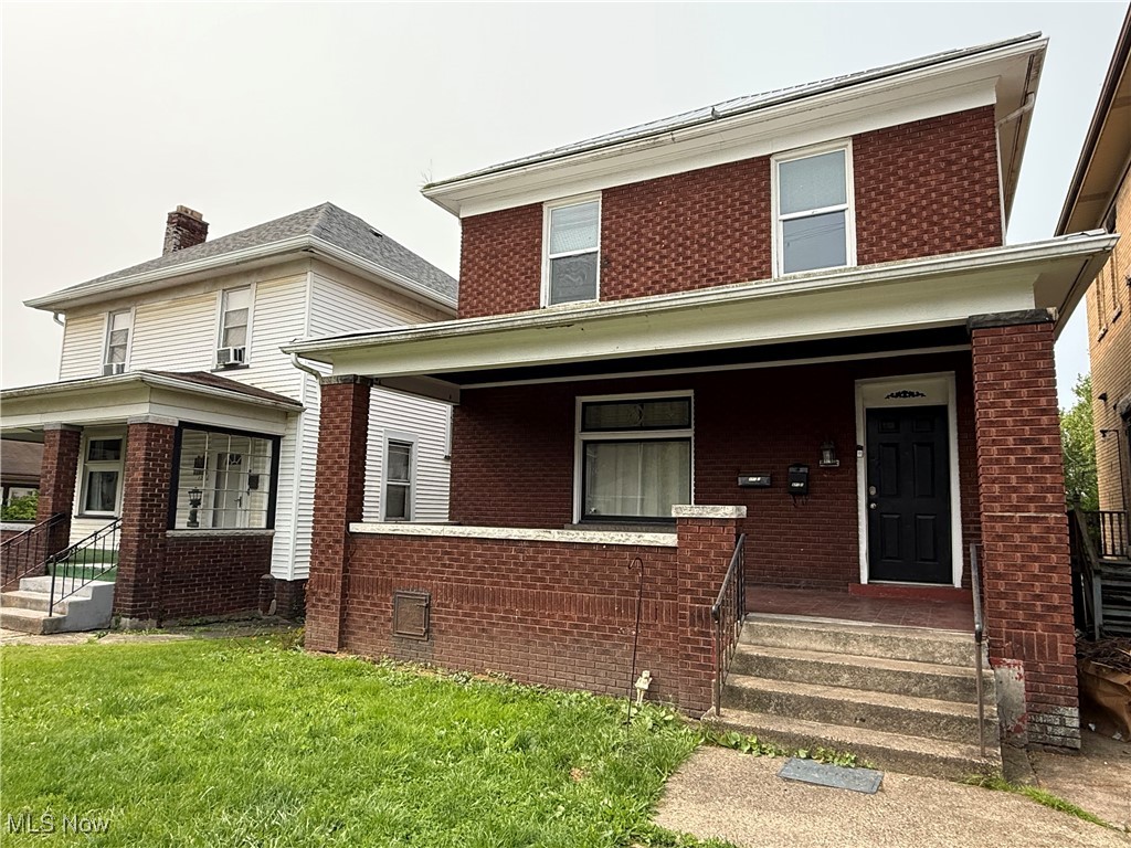 Duplex features Upper unit with 3 bedrooms, and a lower unit with 1 bedroom.