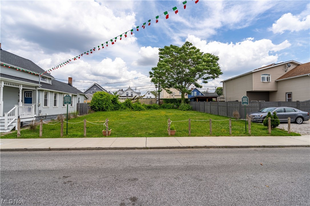 Residential Vacant land near Gordon Square, short walk to Edgewater beach.