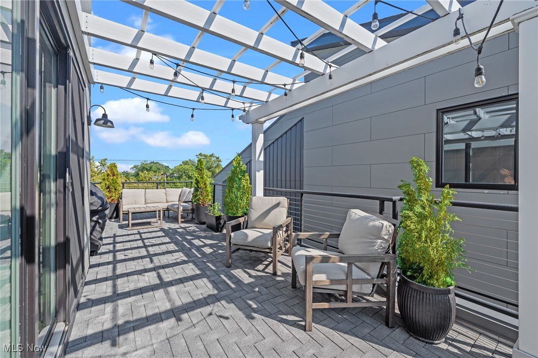 Breakwater Bluffs Lt Twnhms S - Residential