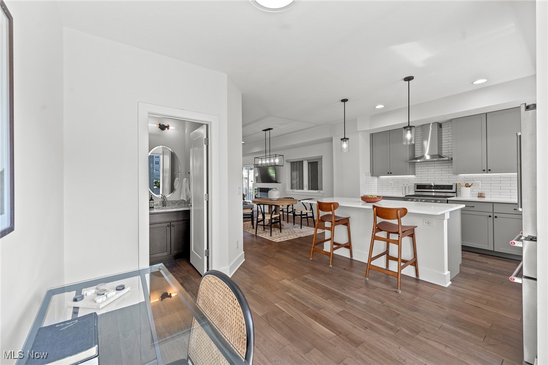 Breakwater Bluffs Lt Twnhms S - Residential