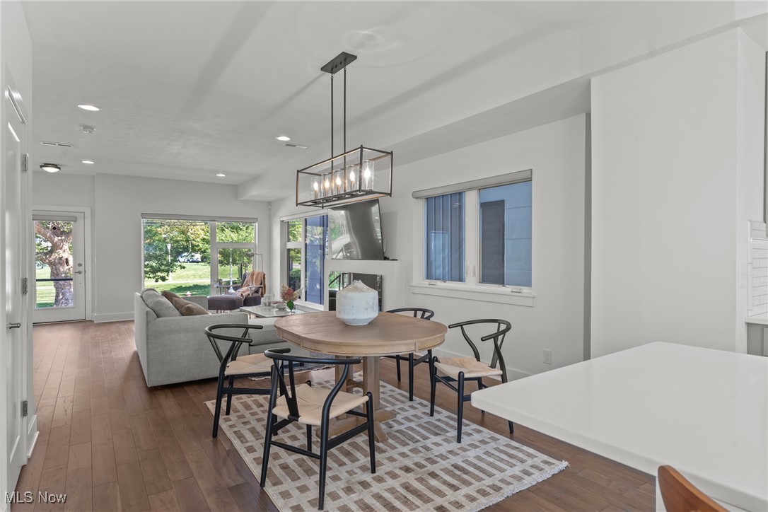 Breakwater Bluffs Lt Twnhms S - Residential