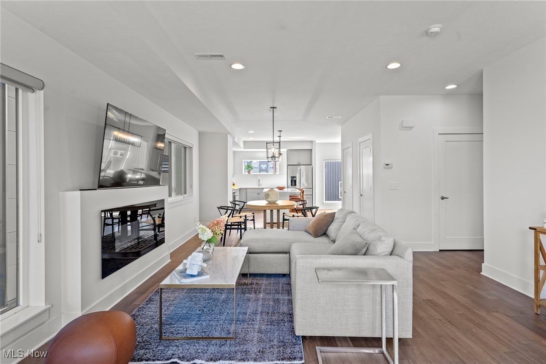 Breakwater Bluffs Lt Twnhms S - Residential