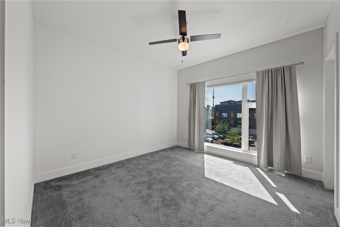 Breakwater Bluffs Lt Twnhms S - Residential