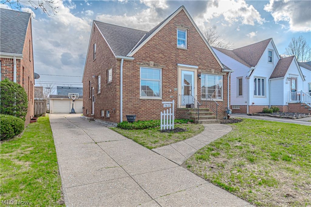 Photo of 5611 Brownfield Drive, Parma, OH 44129 (MLS # 5193133)