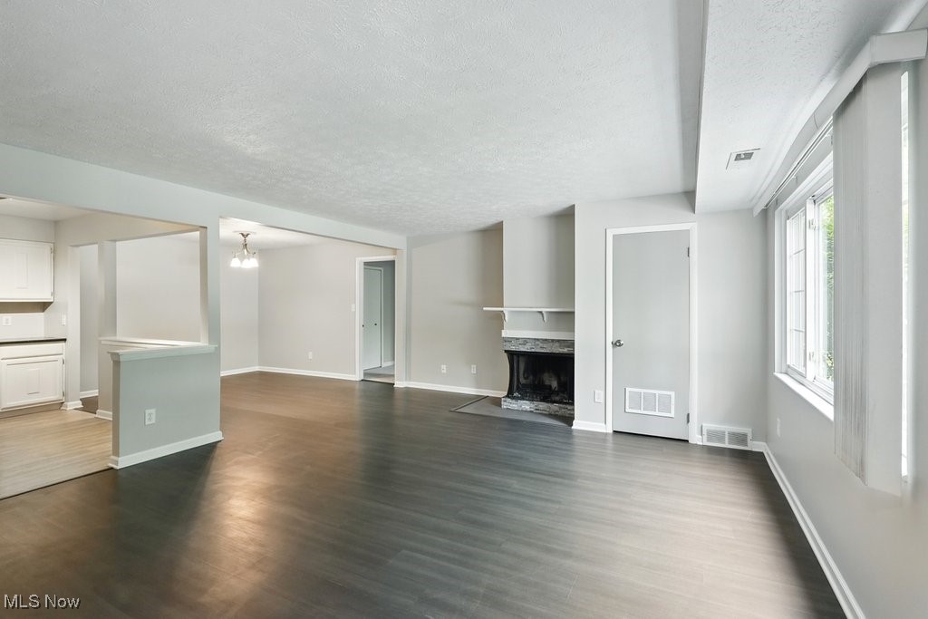 Chagrin Falls, Ohio 44023, United States, 2 Bedrooms Bedrooms, ,2 BathroomsBathrooms,Residential,Contingent,145600