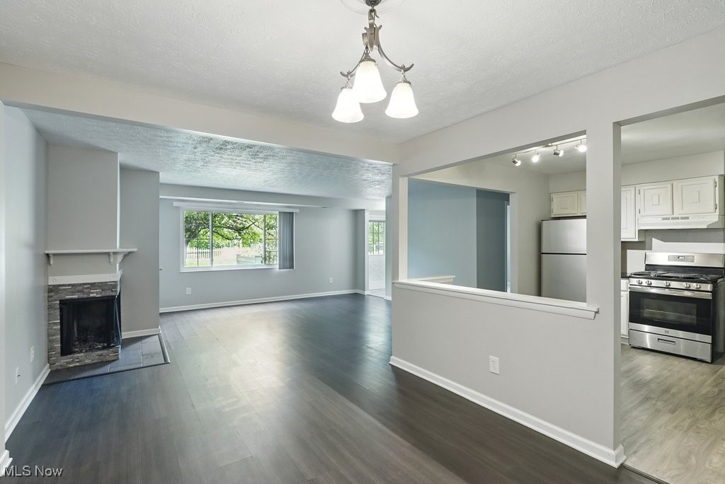 Chagrin Falls, Ohio 44023, United States, 2 Bedrooms Bedrooms, ,2 BathroomsBathrooms,Residential,Contingent,145600