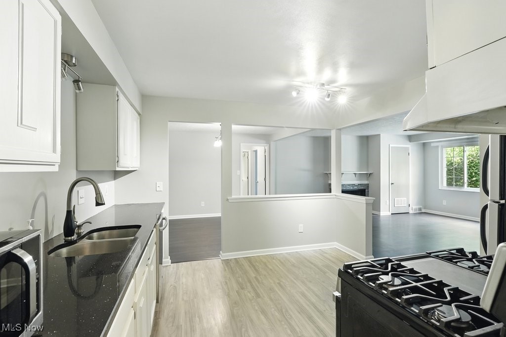 Chagrin Falls, Ohio 44023, United States, 2 Bedrooms Bedrooms, ,2 BathroomsBathrooms,Residential,Contingent,145600