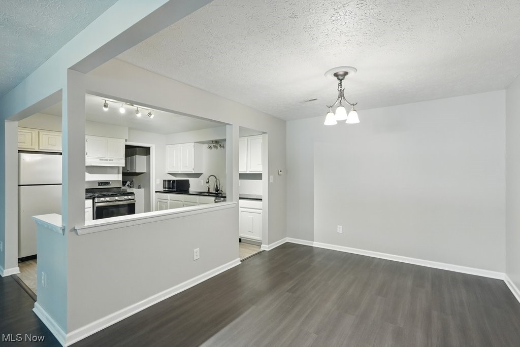 Chagrin Falls, Ohio 44023, United States, 2 Bedrooms Bedrooms, ,2 BathroomsBathrooms,Residential,Contingent,145600