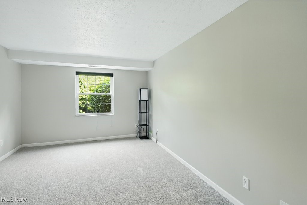 Chagrin Falls, Ohio 44023, United States, 2 Bedrooms Bedrooms, ,2 BathroomsBathrooms,Residential,Contingent,145600