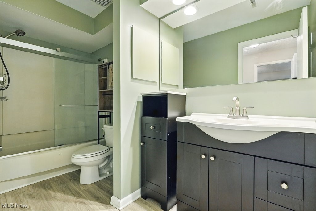 Chagrin Falls, Ohio 44023, United States, 2 Bedrooms Bedrooms, ,2 BathroomsBathrooms,Residential,Contingent,145600