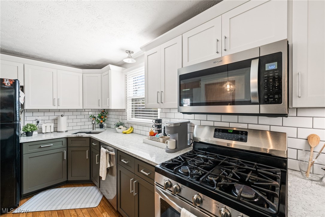 8376 Bernice Drive, Strongsville, Ohio image 4