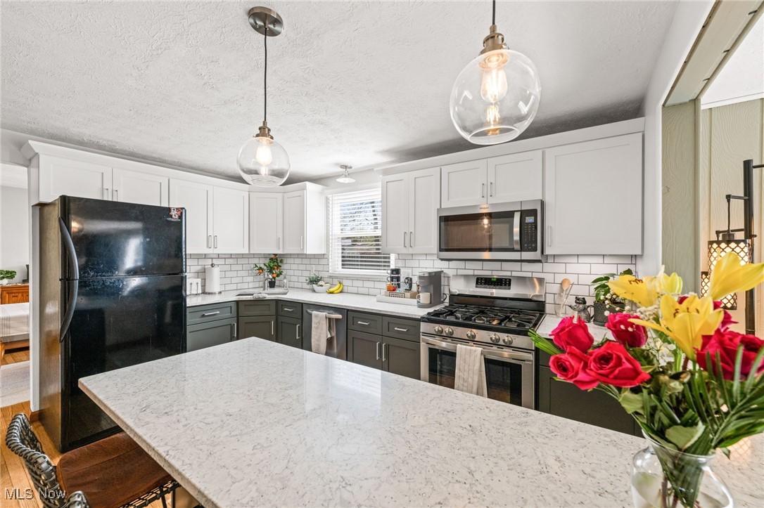 8376 Bernice Drive, Strongsville, Ohio image 2