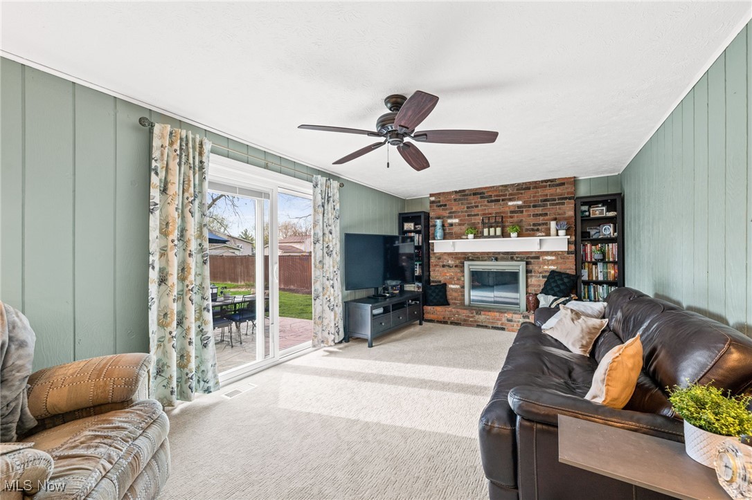 8376 Bernice Drive, Strongsville, Ohio image 10